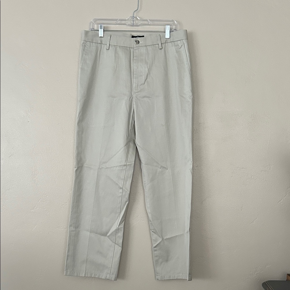 Dockers Men's Light Gray Chinos